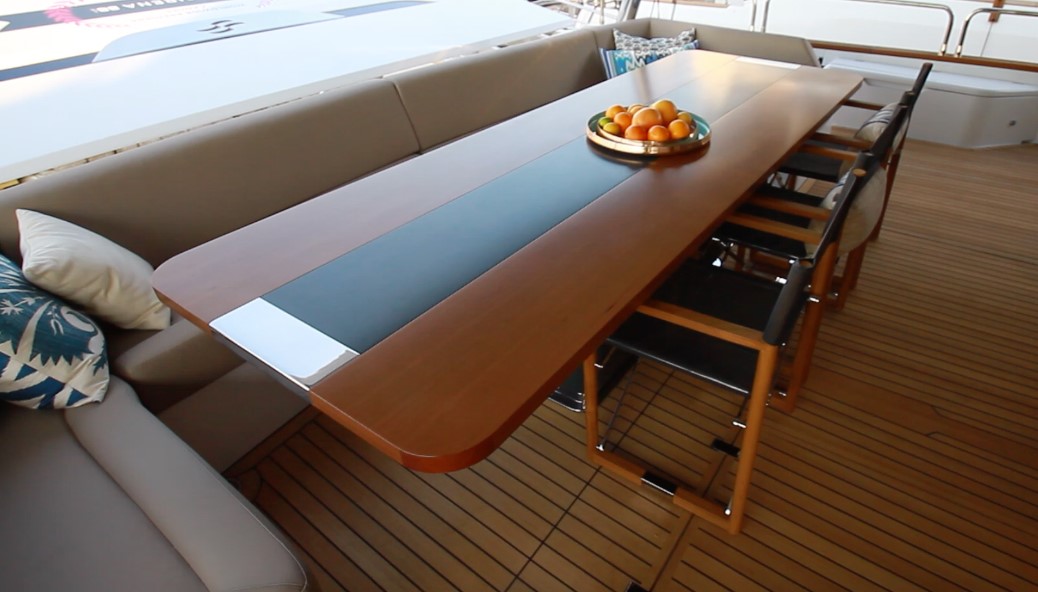 Cockpit lounge table