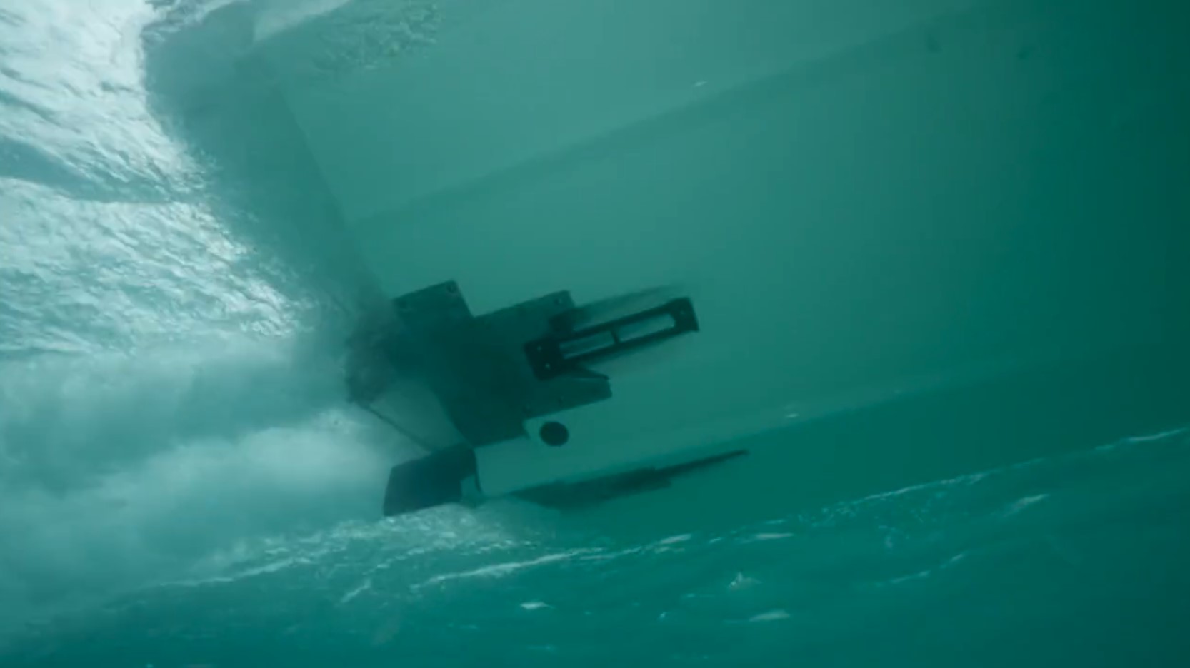 Articulating keel
