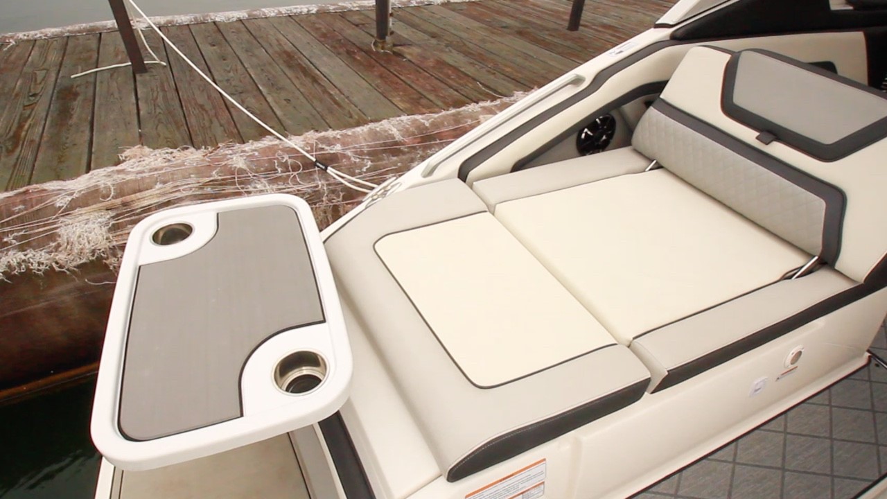 Stern mountable table