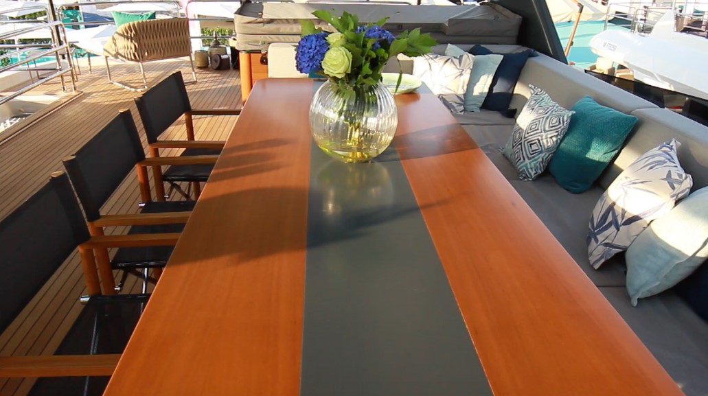 Flybridge table