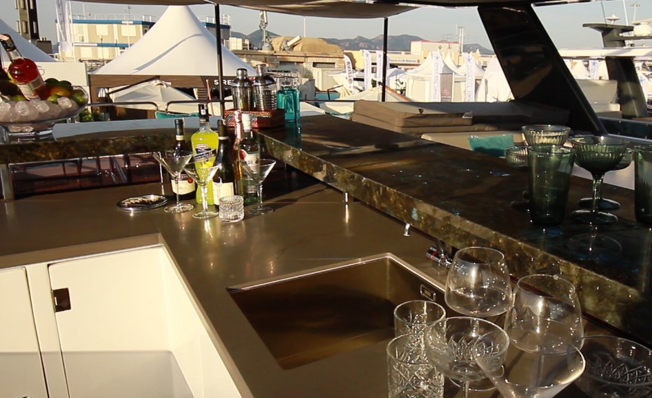 Flying bridge bar sink