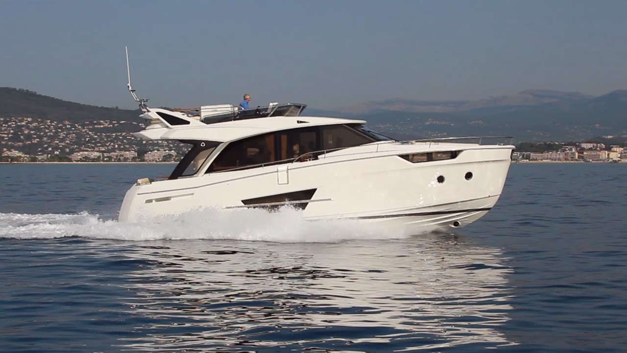 Starboard side cruising