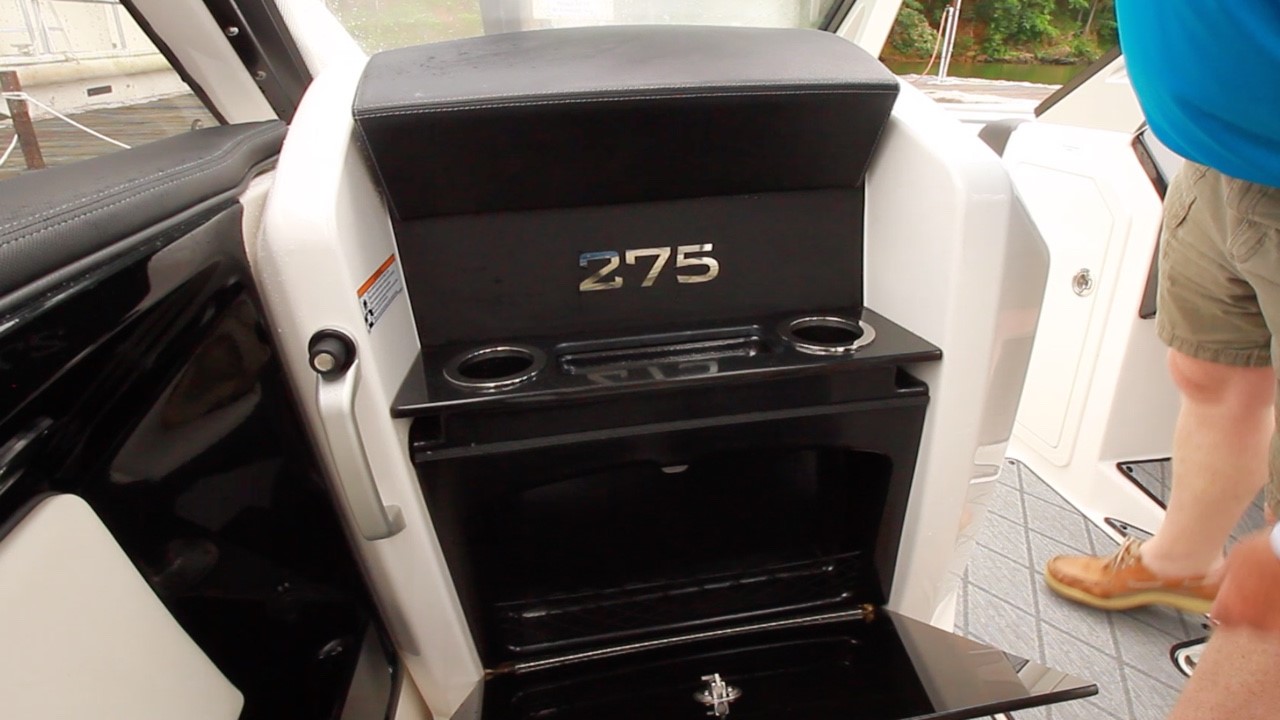 Lockable glove compartment