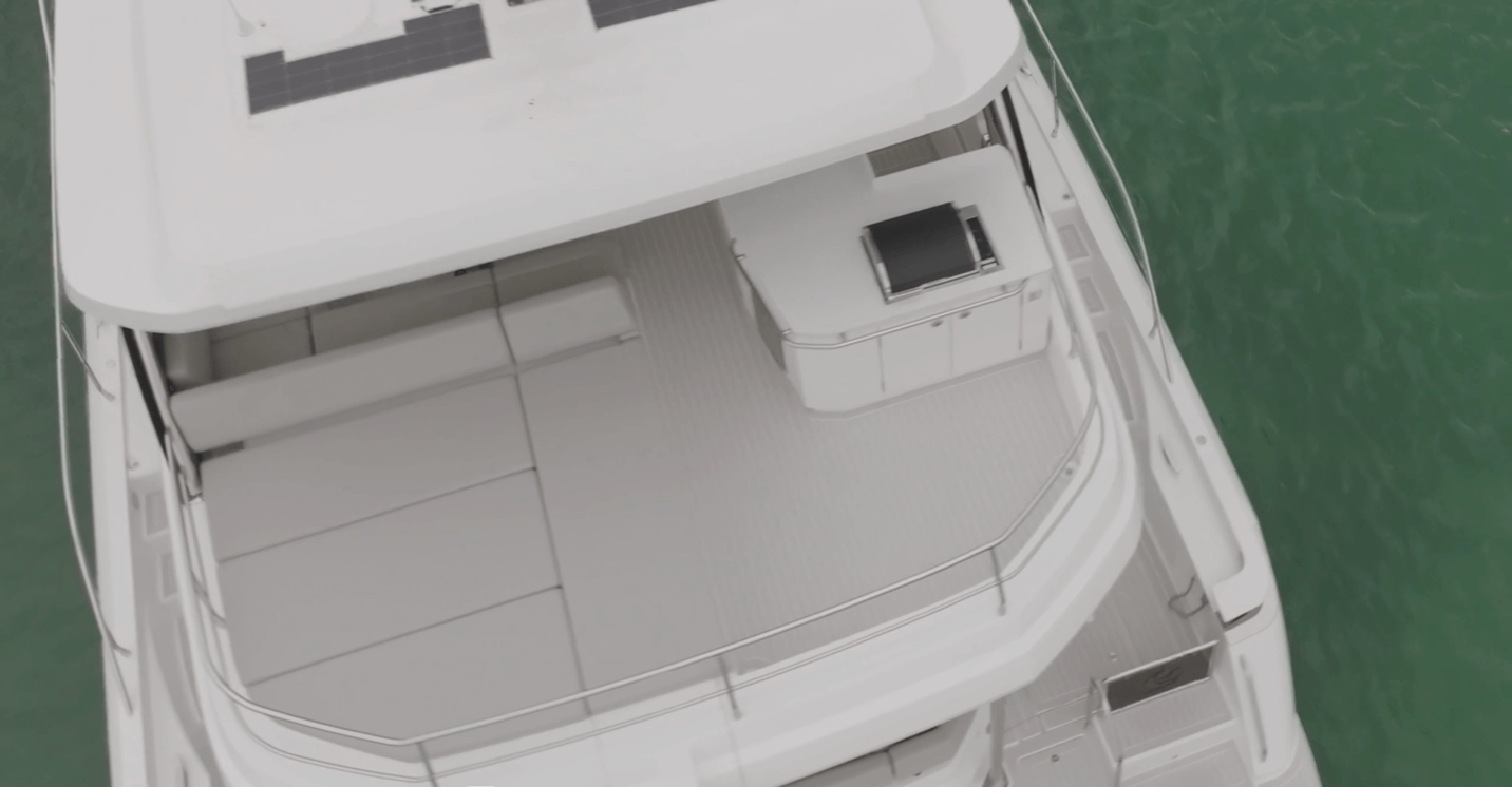 Aquila 50 aft sunpad