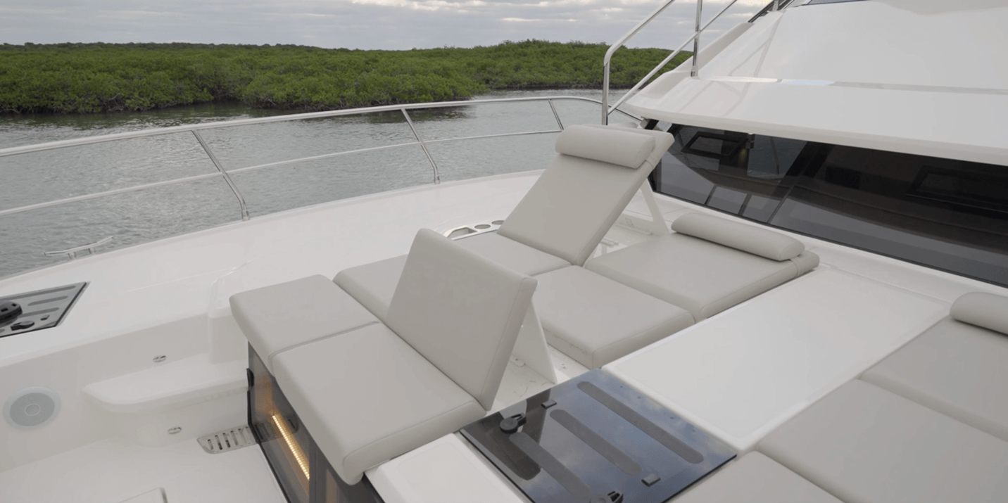 Aquila 50 sunpad, seats up in lounging position
