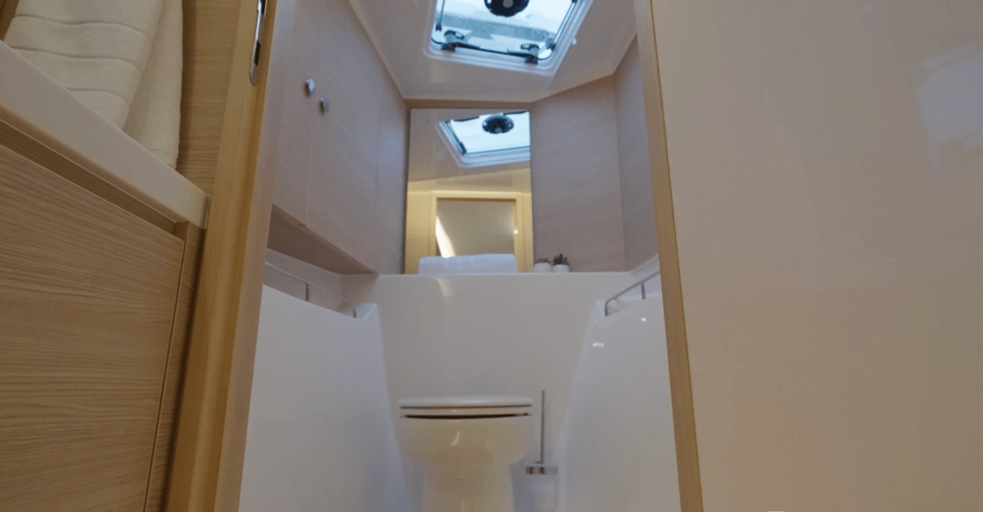 Aquila 50 electric toilet
