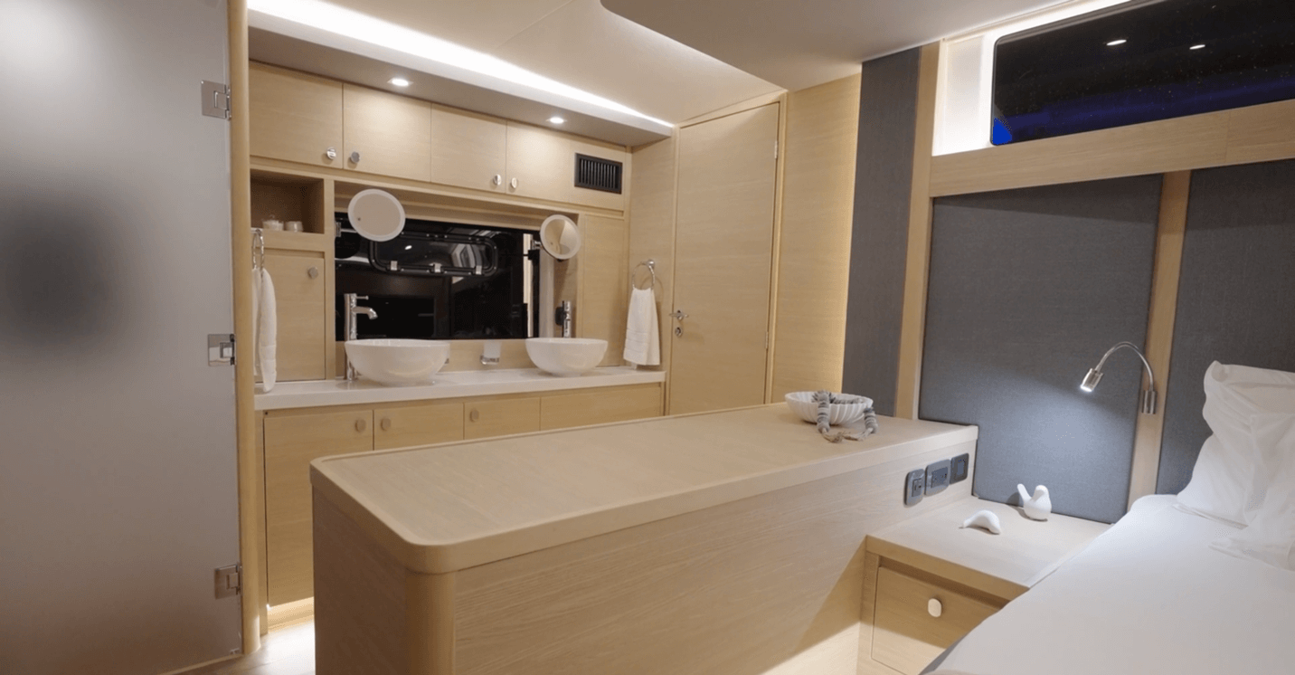 Aquila 50 forepeak quarters vanity