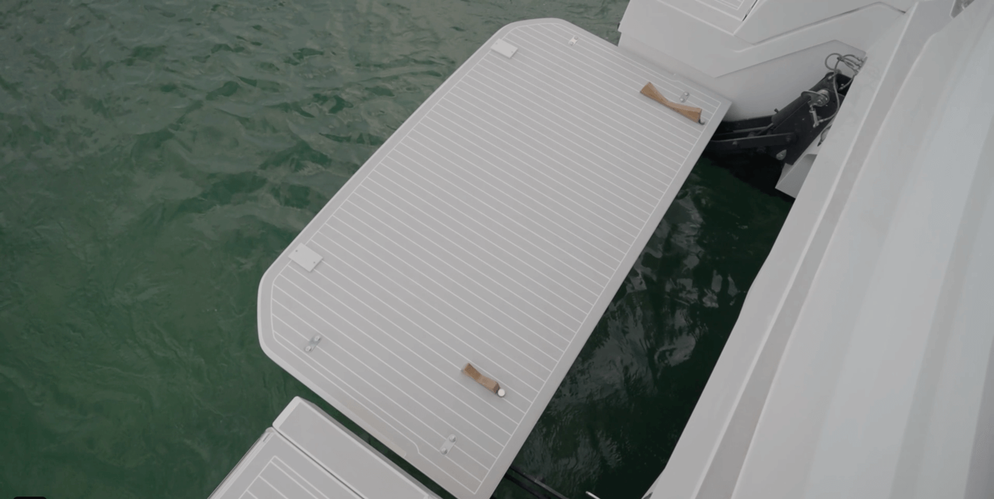 Aquila 50 center-mounted platform