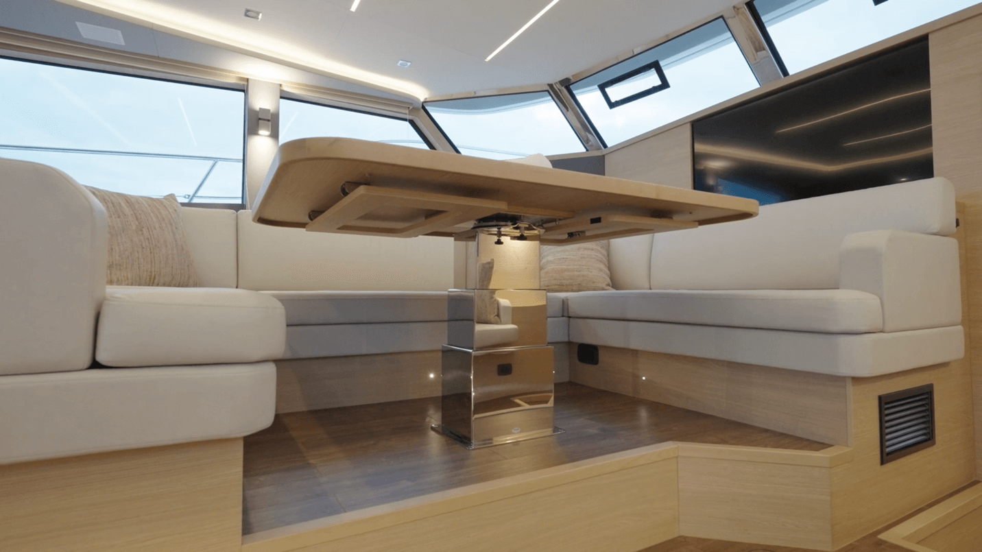 Aquila 50 salon dining table