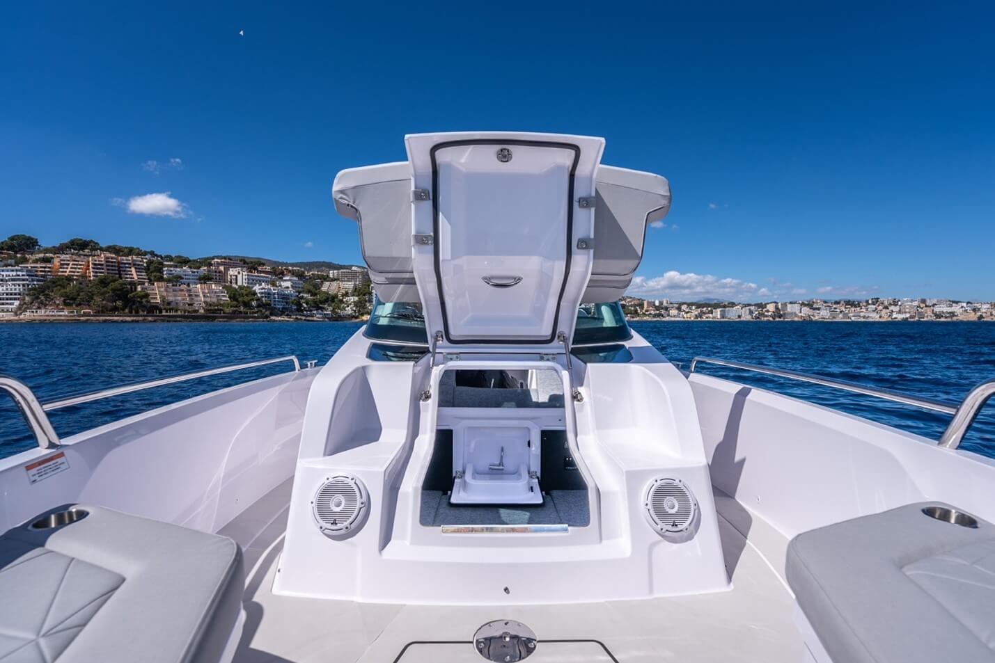 Axopar 29 Sun Top optional sleeping quarters