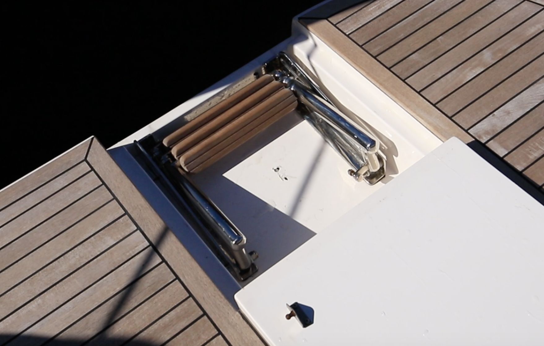 Riviera Belize 66 Daybridge