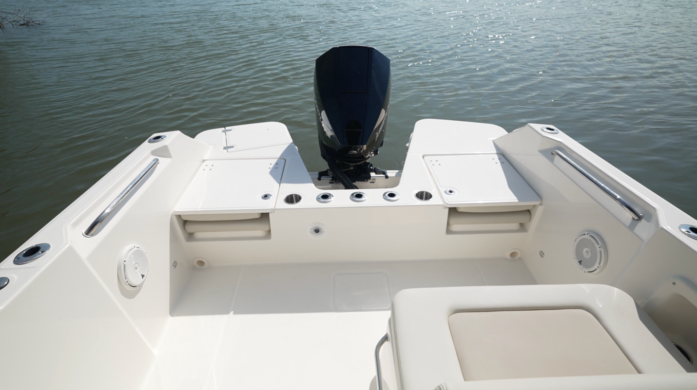 Boston Whaler 210 Vantage casting platforms