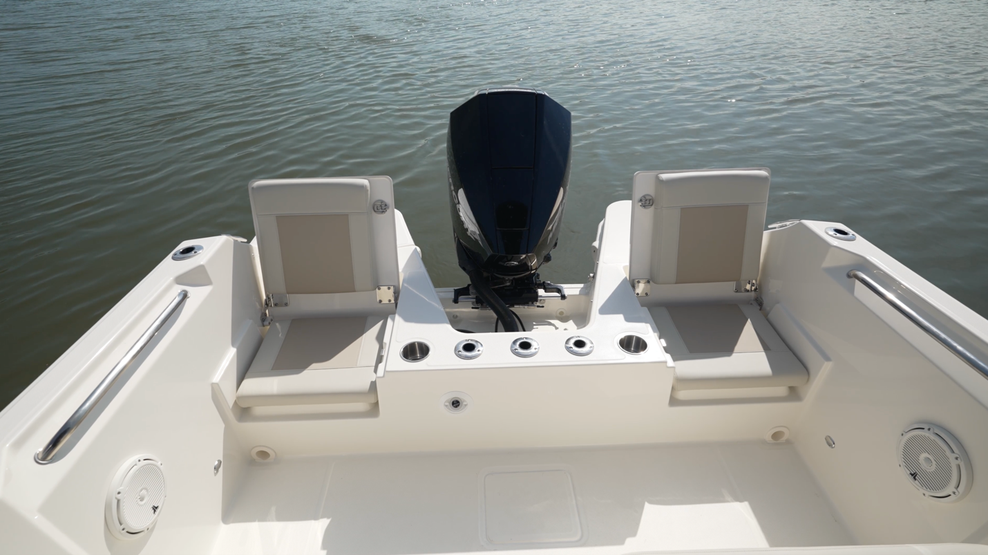 Boston Whaler 210 Vantage rear seating