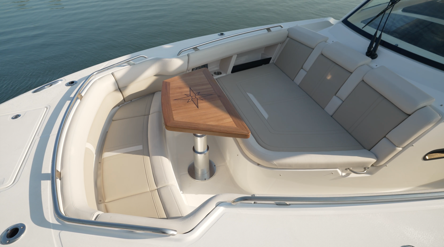 Boston Whaler 350 Realm access to the bow area from the port side only