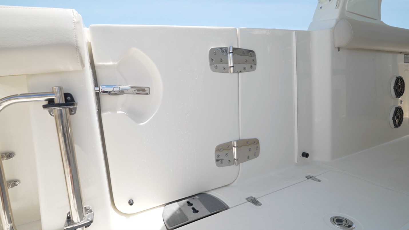 Boston Whaler 350 Realm large side boarding door