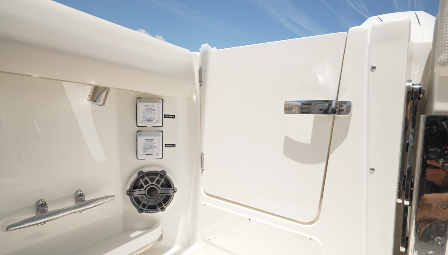 Boston Whaler 350 Realm solid port transom door