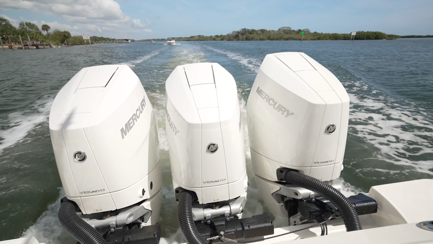 Boston Whaler 350 Realm triple Mercury power