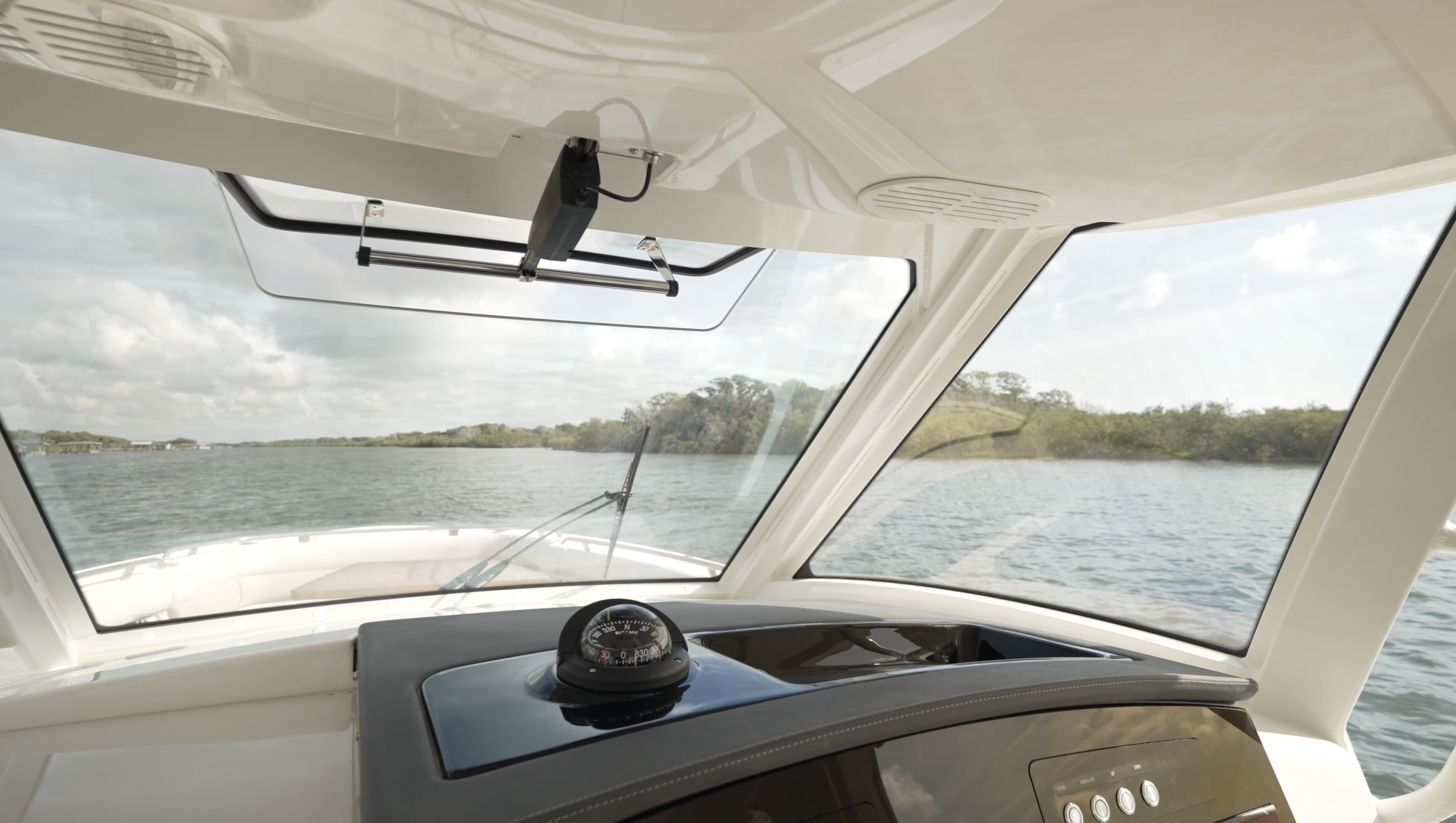 Boston Whaler 350 Realm wrap around glass windshield