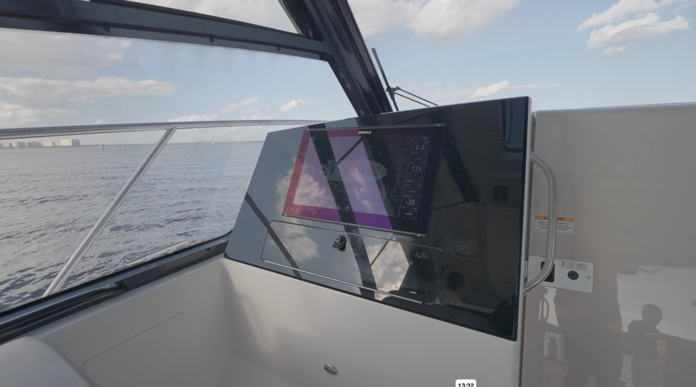 Boston Whaler 365 Conquest optional 19" screen
