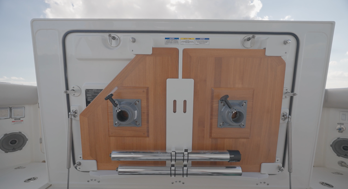 Boston Whaler 365 Conquest table top