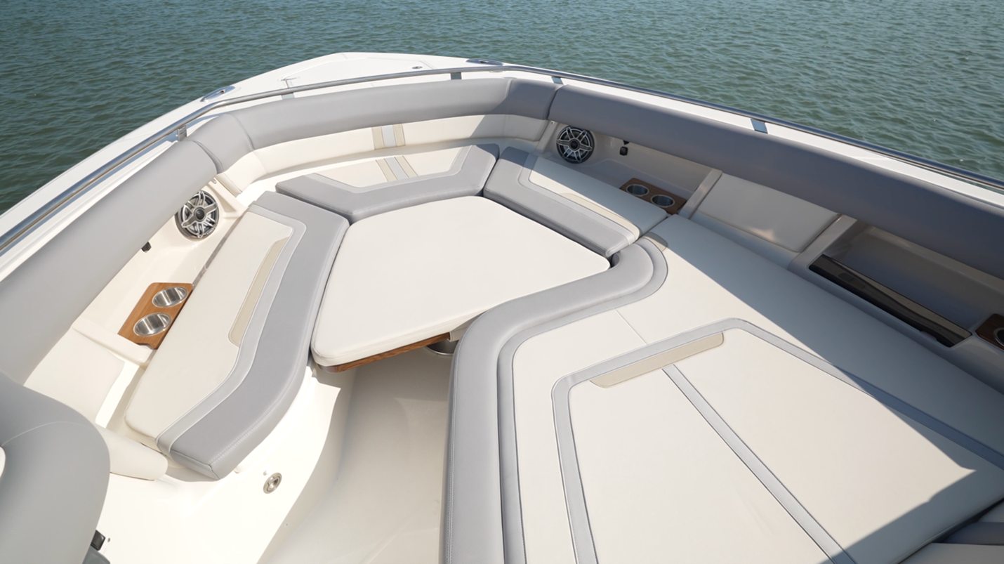 Boston Whaler 380 Realm bow space
