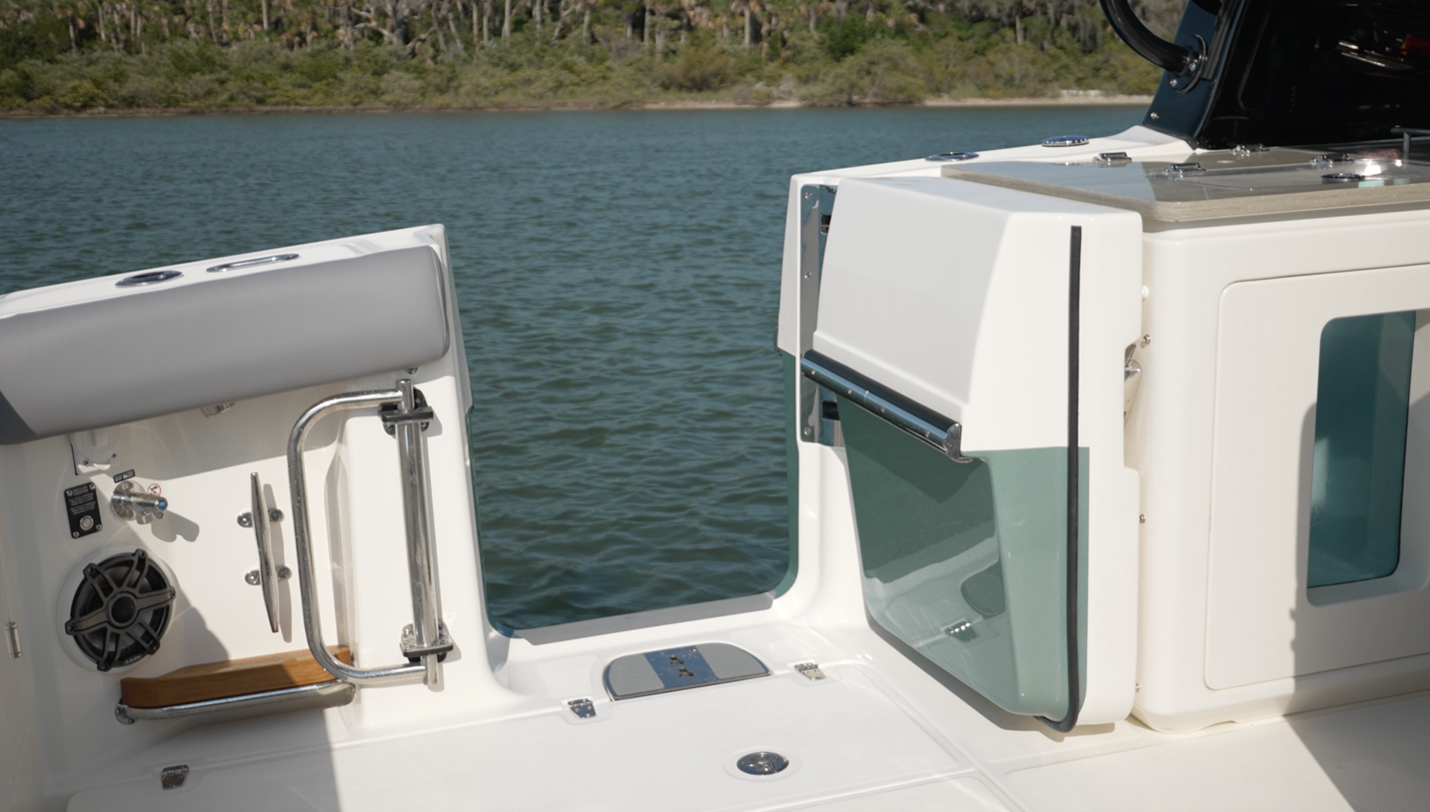 Boston Whaler 380 Realm port door