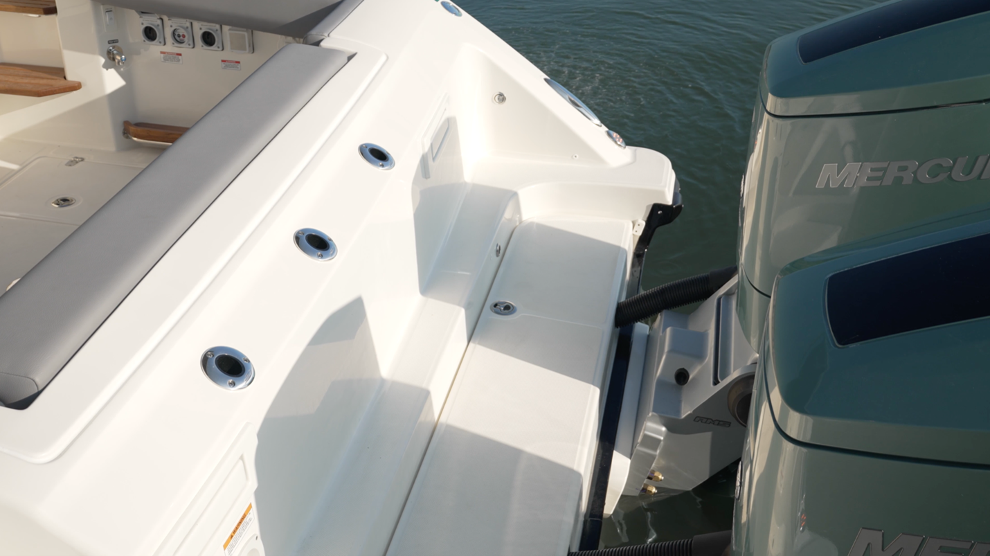 Boston Whaler 380 Realm rod holders