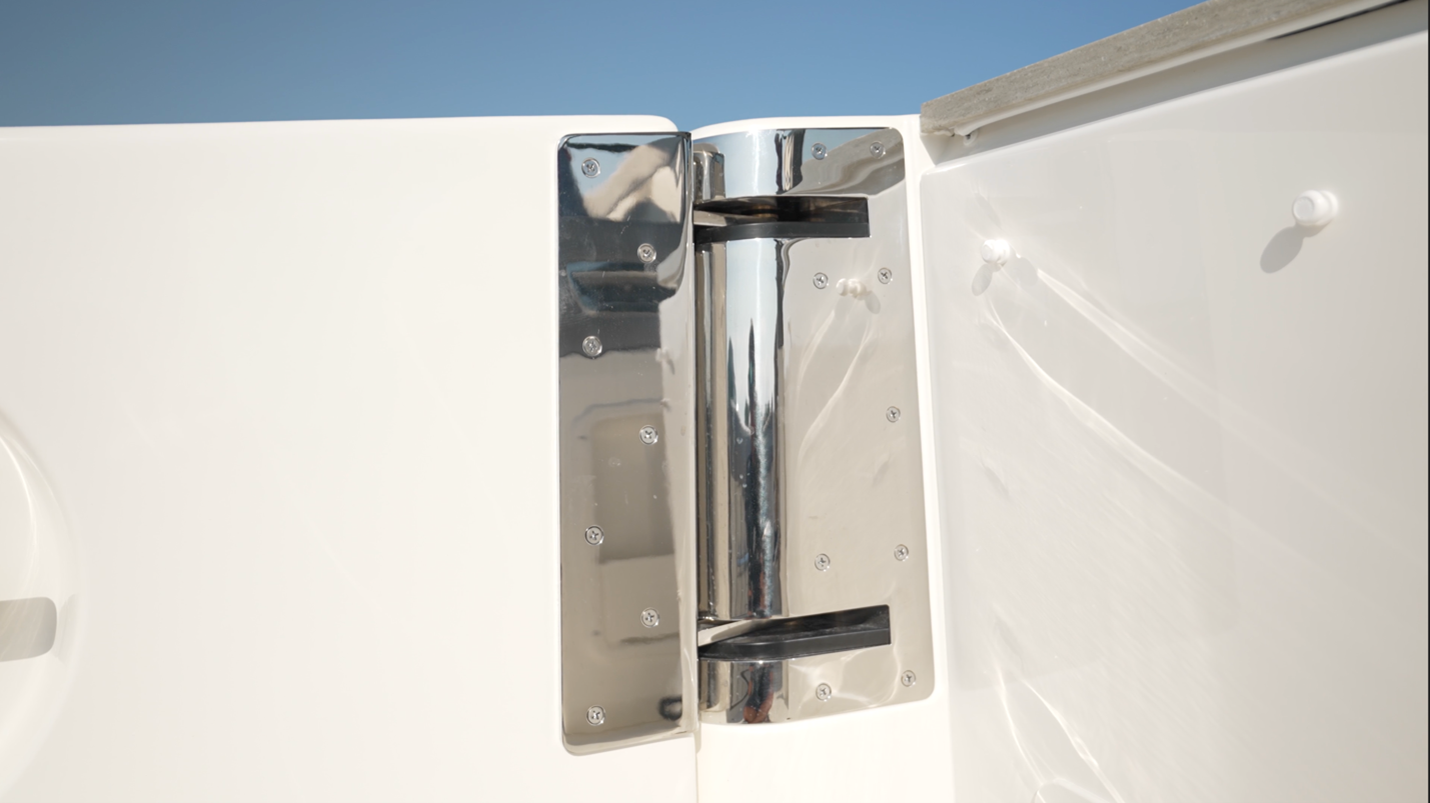Boston Whaler 380 Realm stainless hardware