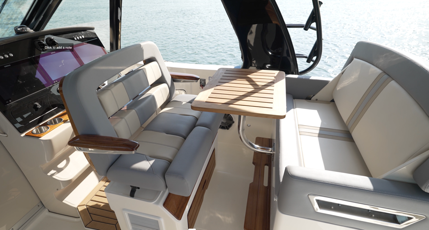 Boston Whaler 380 Realm swivel seating