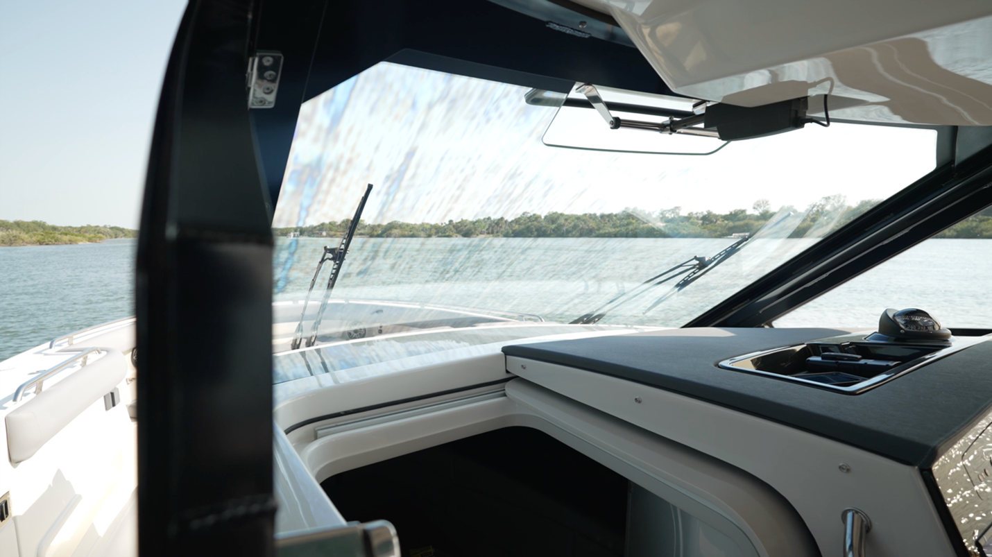 Boston Whaler 380 Realm vent in forward glass window