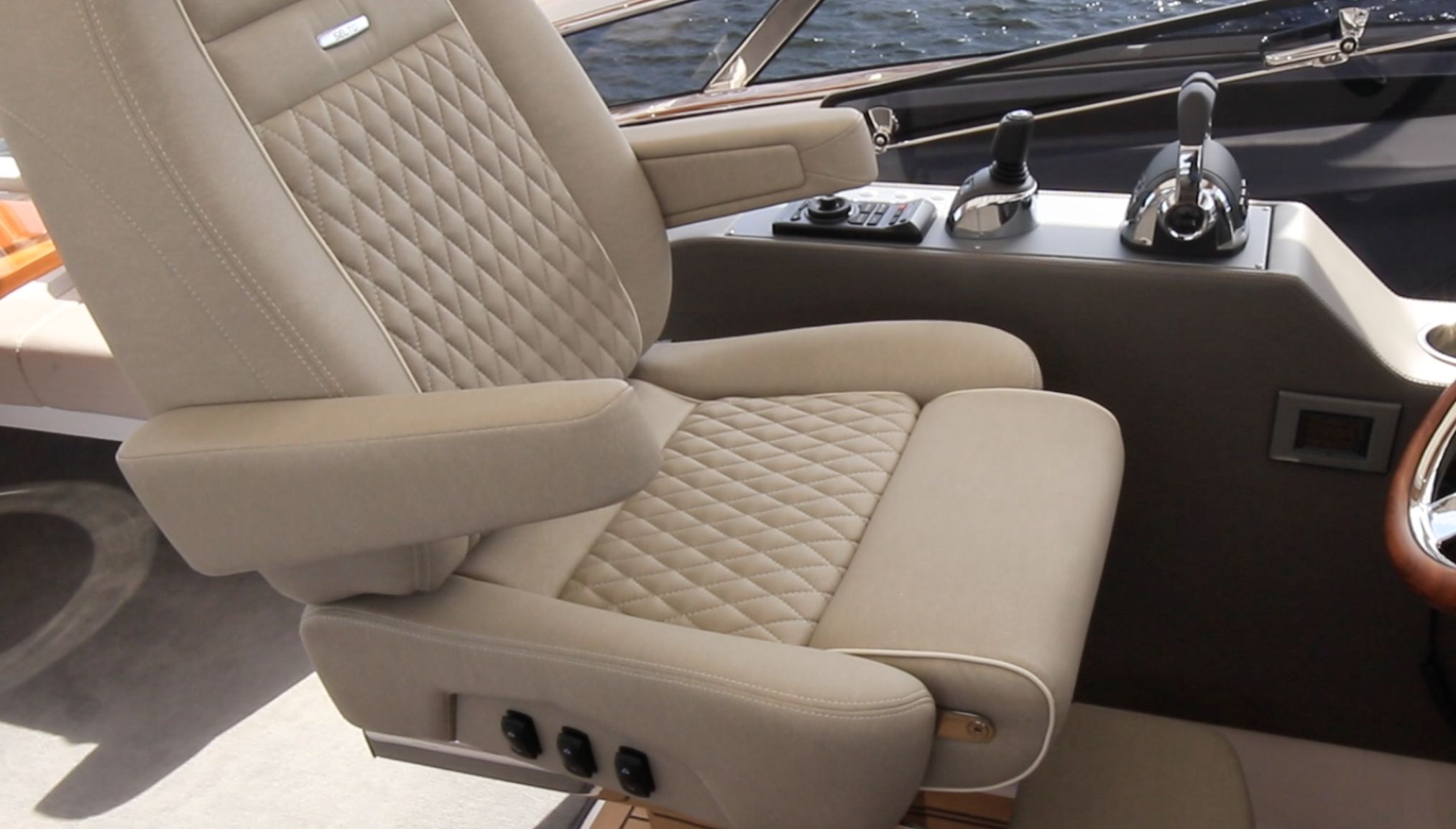 Riviera Belize 66 Daybridge