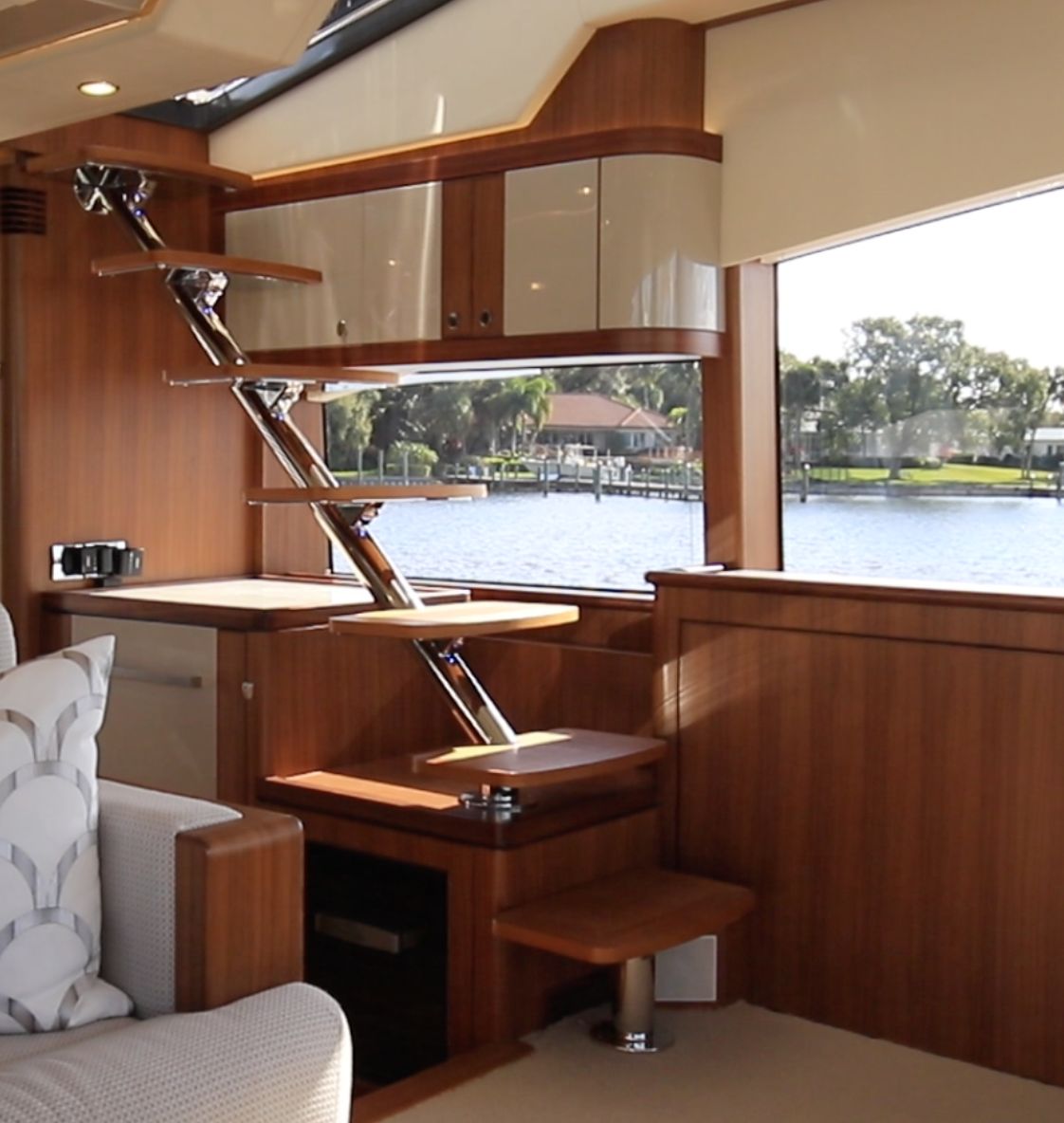 Riviera Belize 66 Daybridge