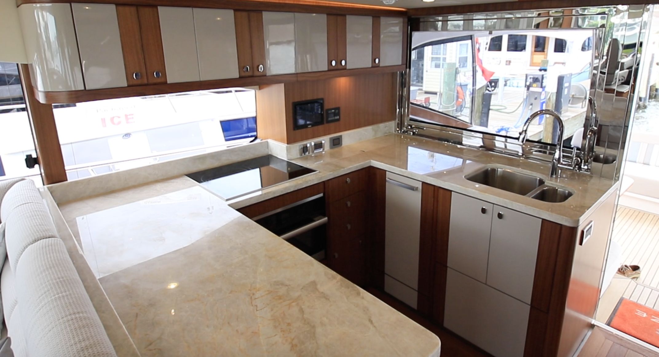 Riviera Belize 66 Daybridge