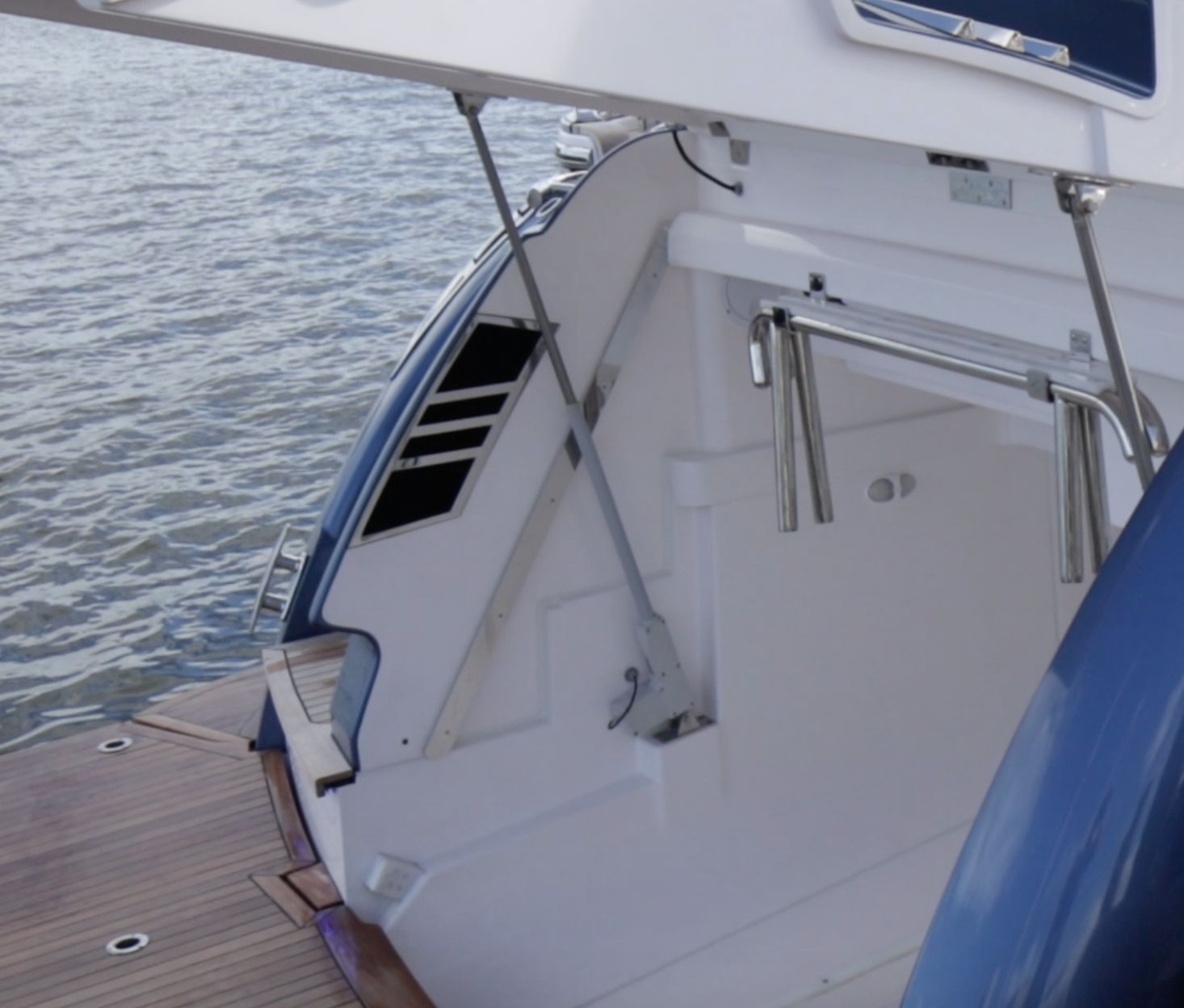 Riviera Belize 66 Daybridge