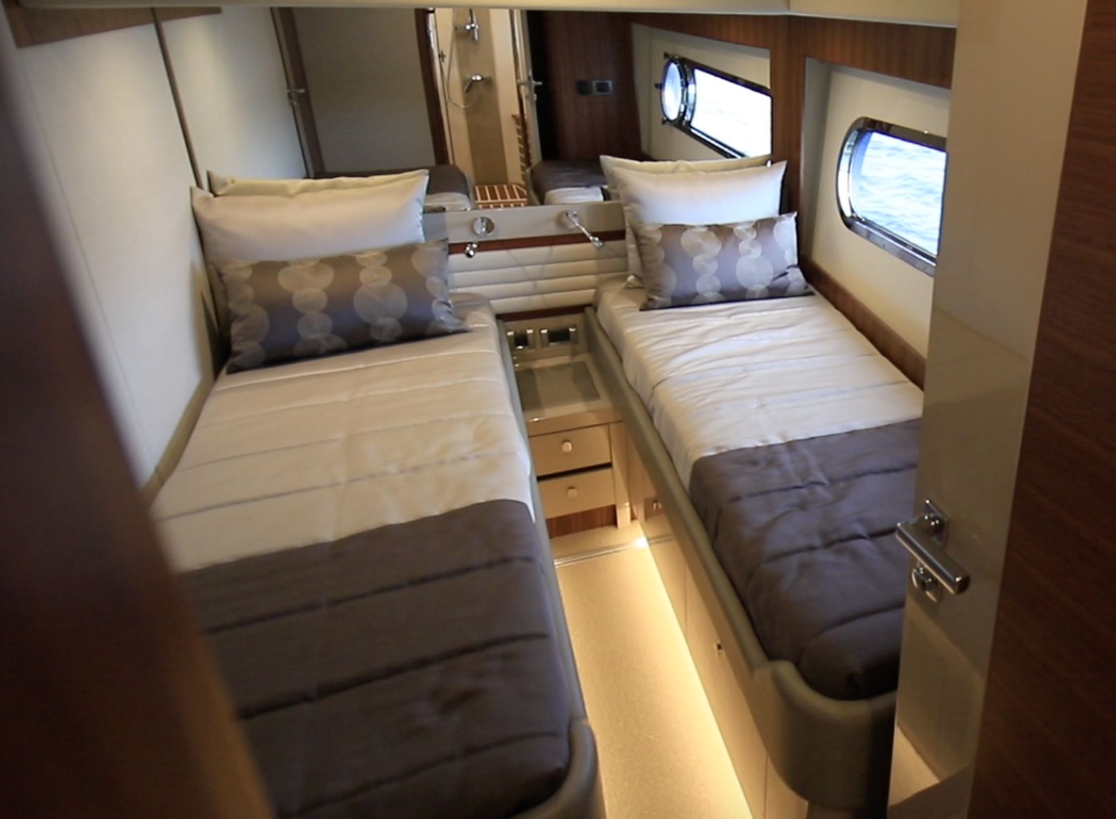 Riviera Belize 66 Daybridge