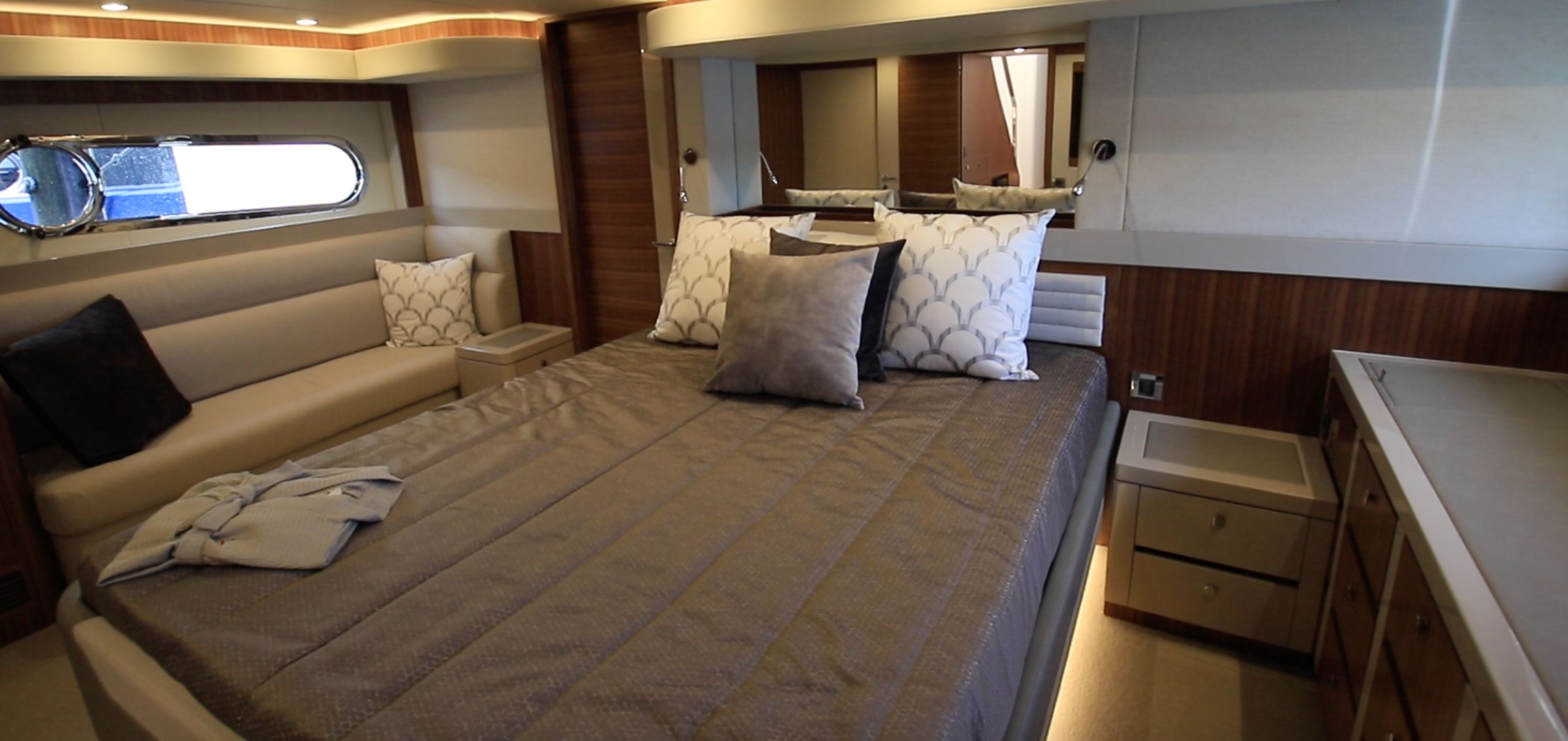 Riviera Belize 66 Daybridge