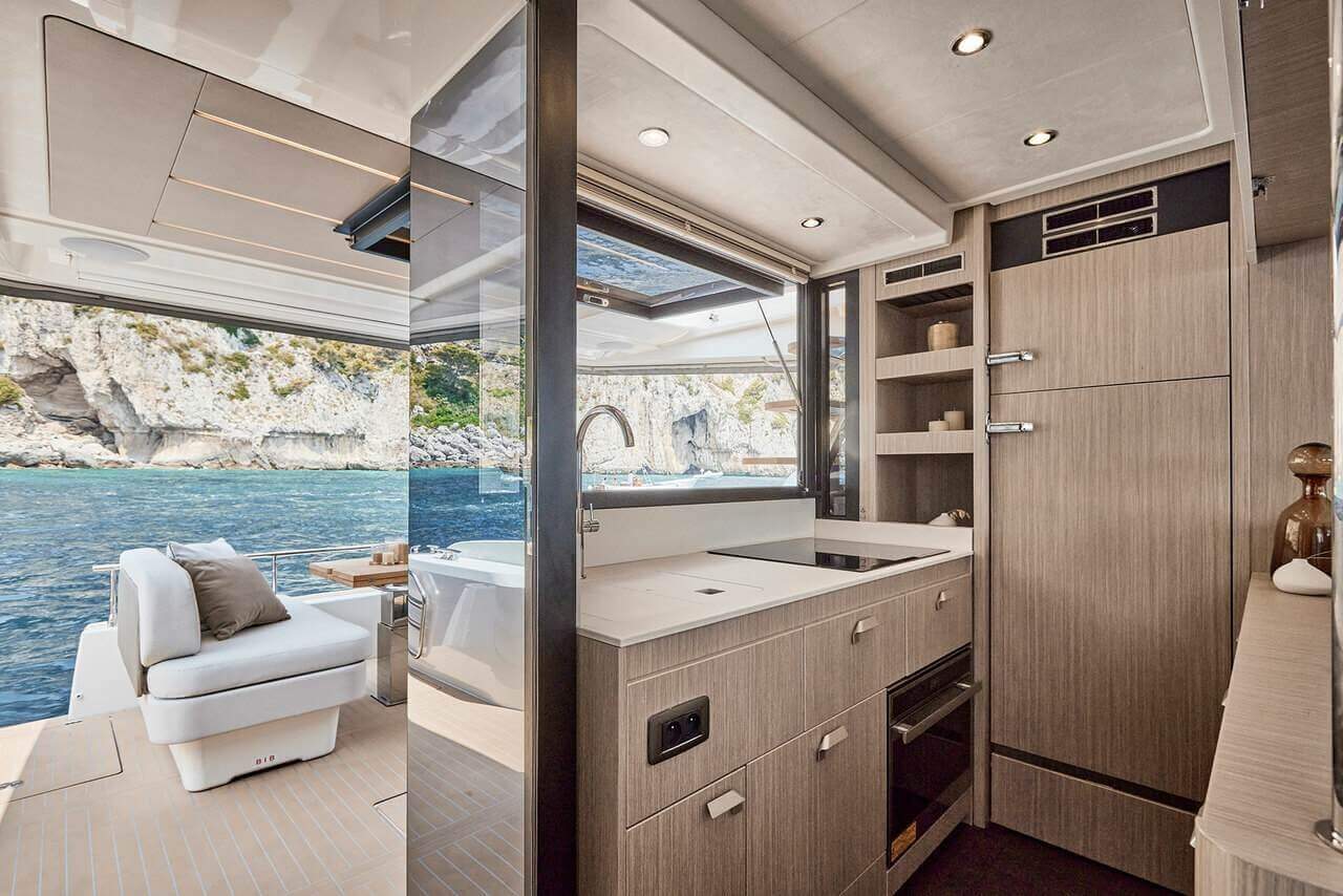 Prestige F4.9 galley