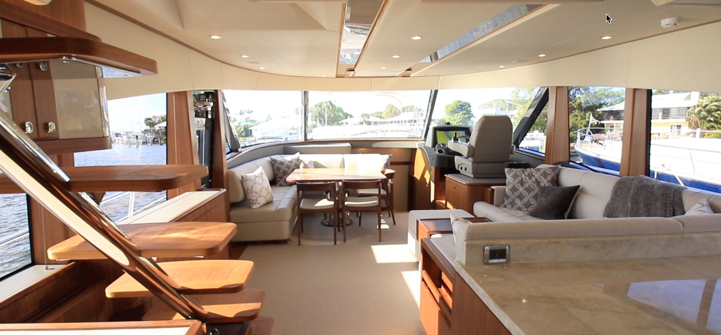 Riviera Belize 66 Daybridge