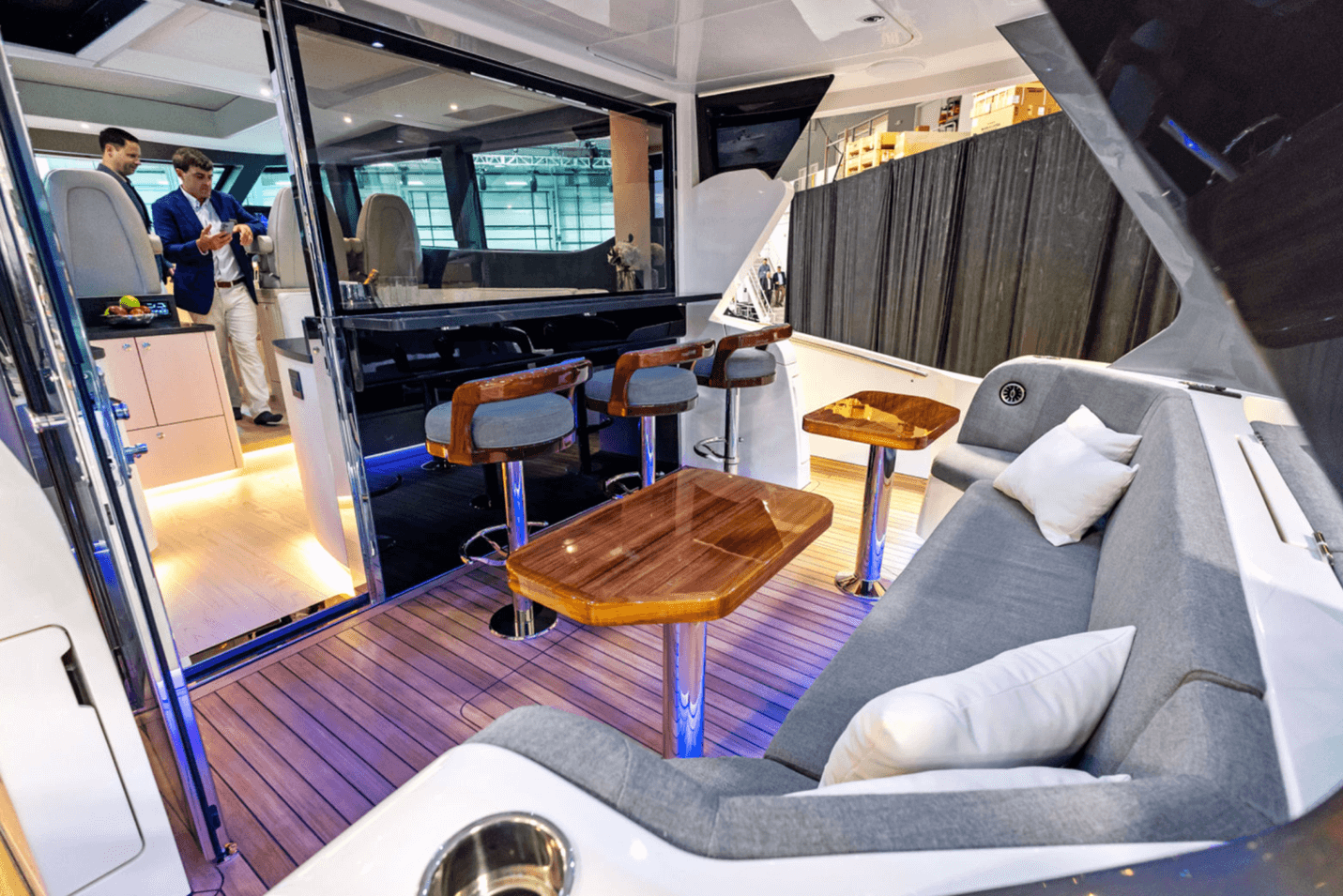 Scout 670 LXS aft deck includes a bar with pass through and three stools