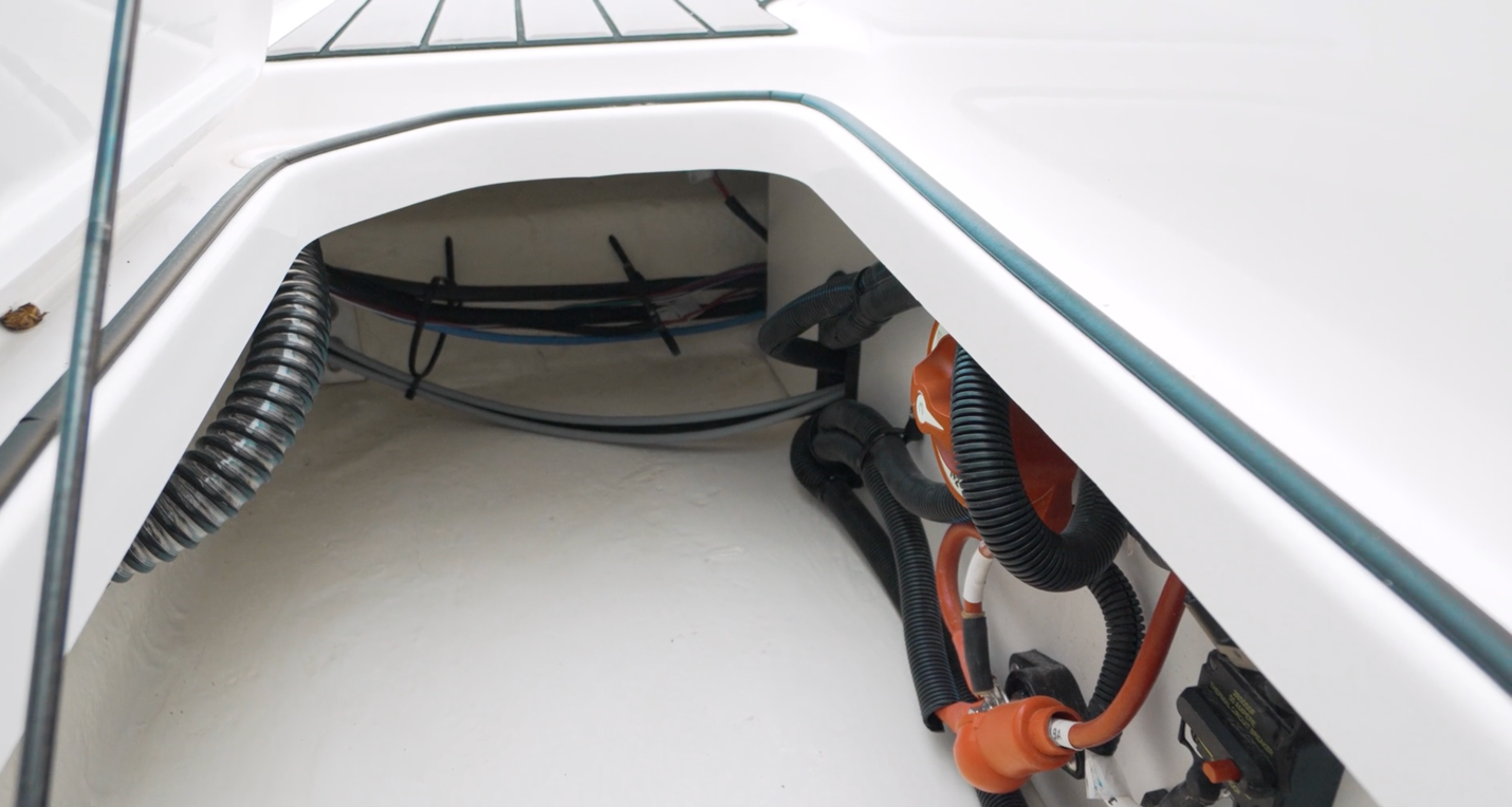Sea Ray 210 SPX SD battery switch