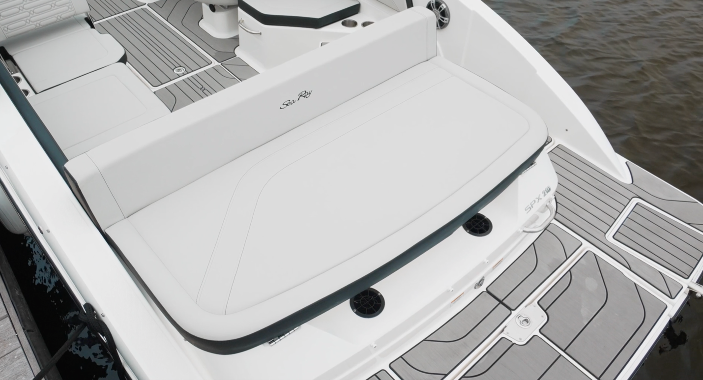 Sea Ray 210 SPX SD large sun platform