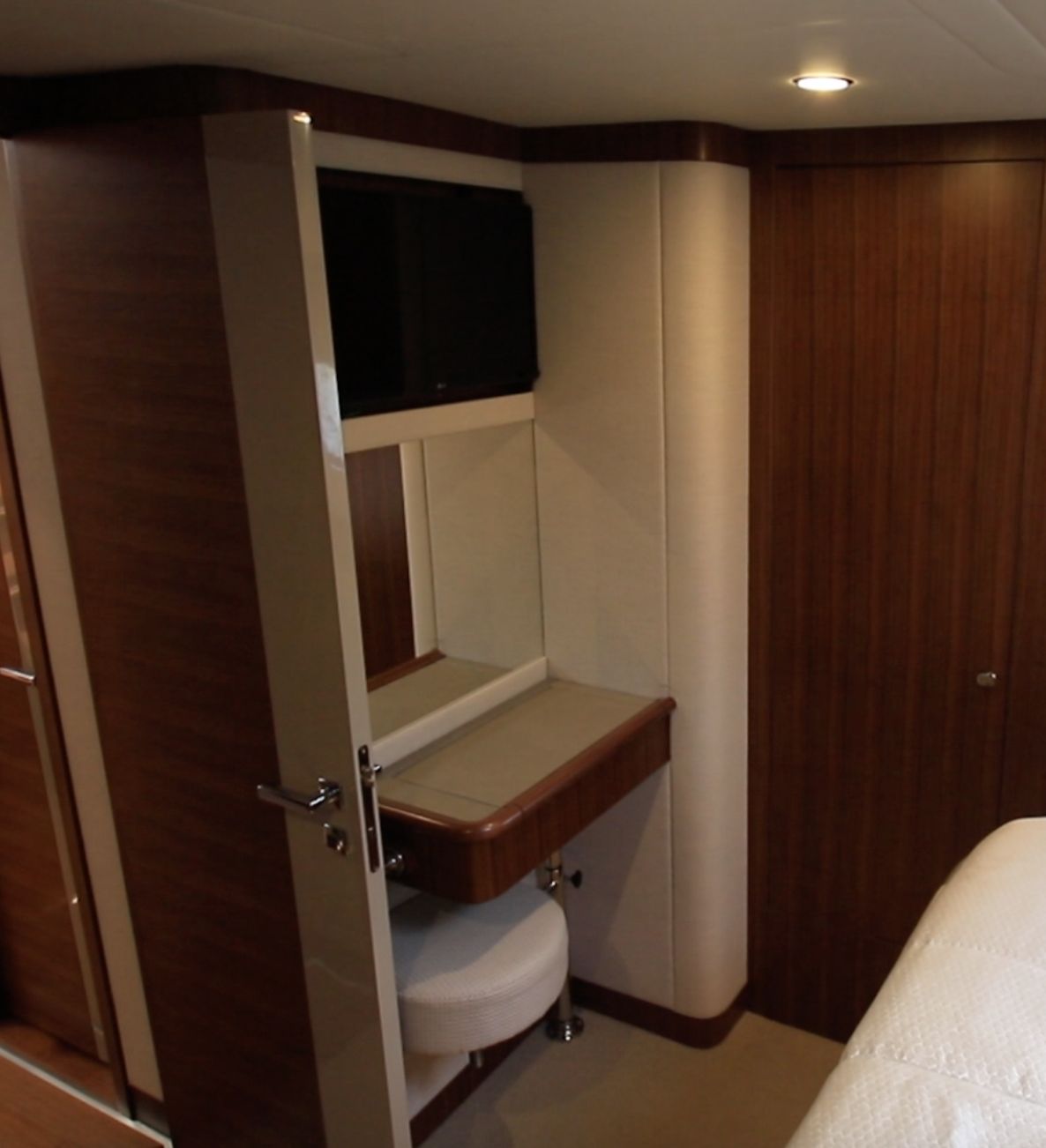 Riviera Belize 66 Daybridge