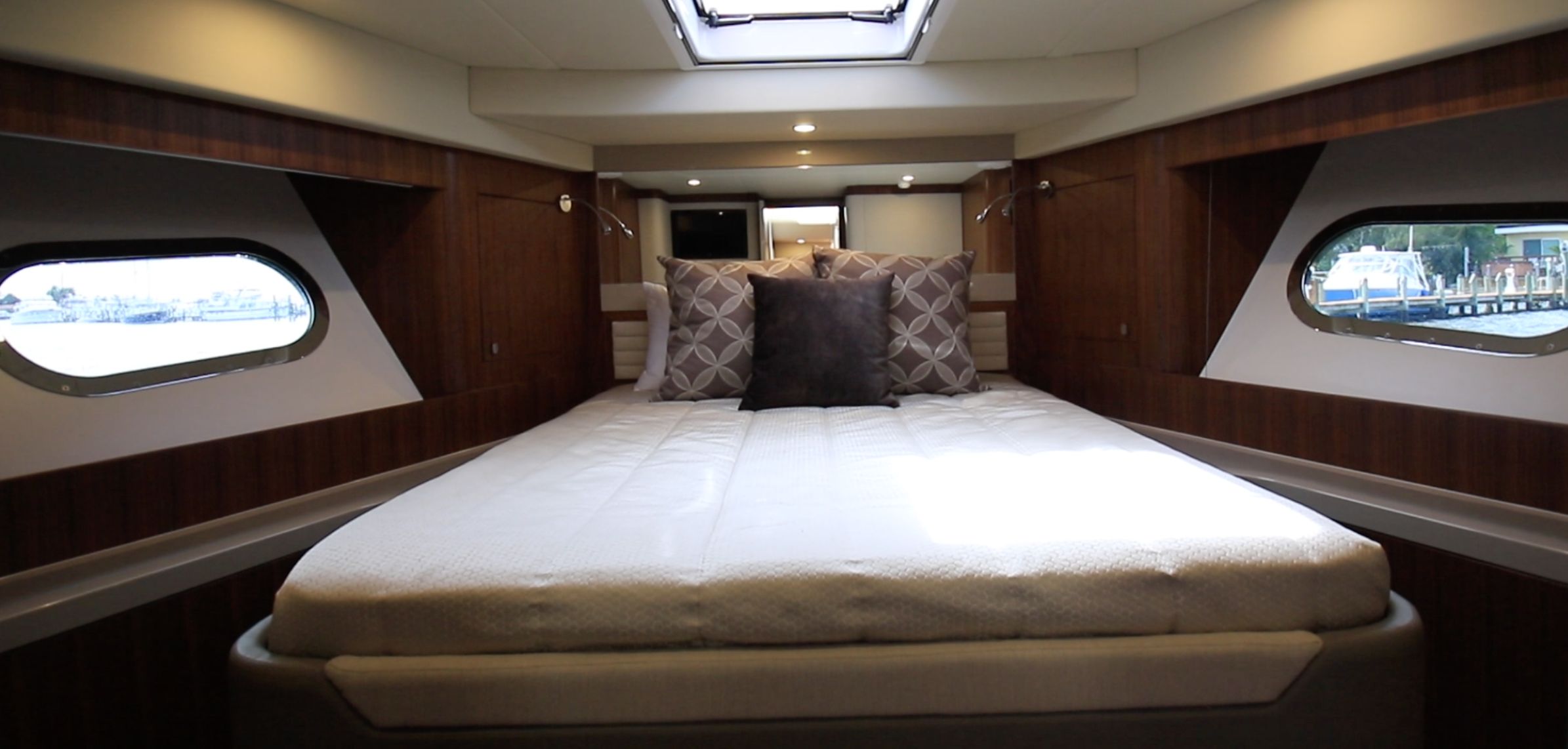 Riviera Belize 66 Daybridge