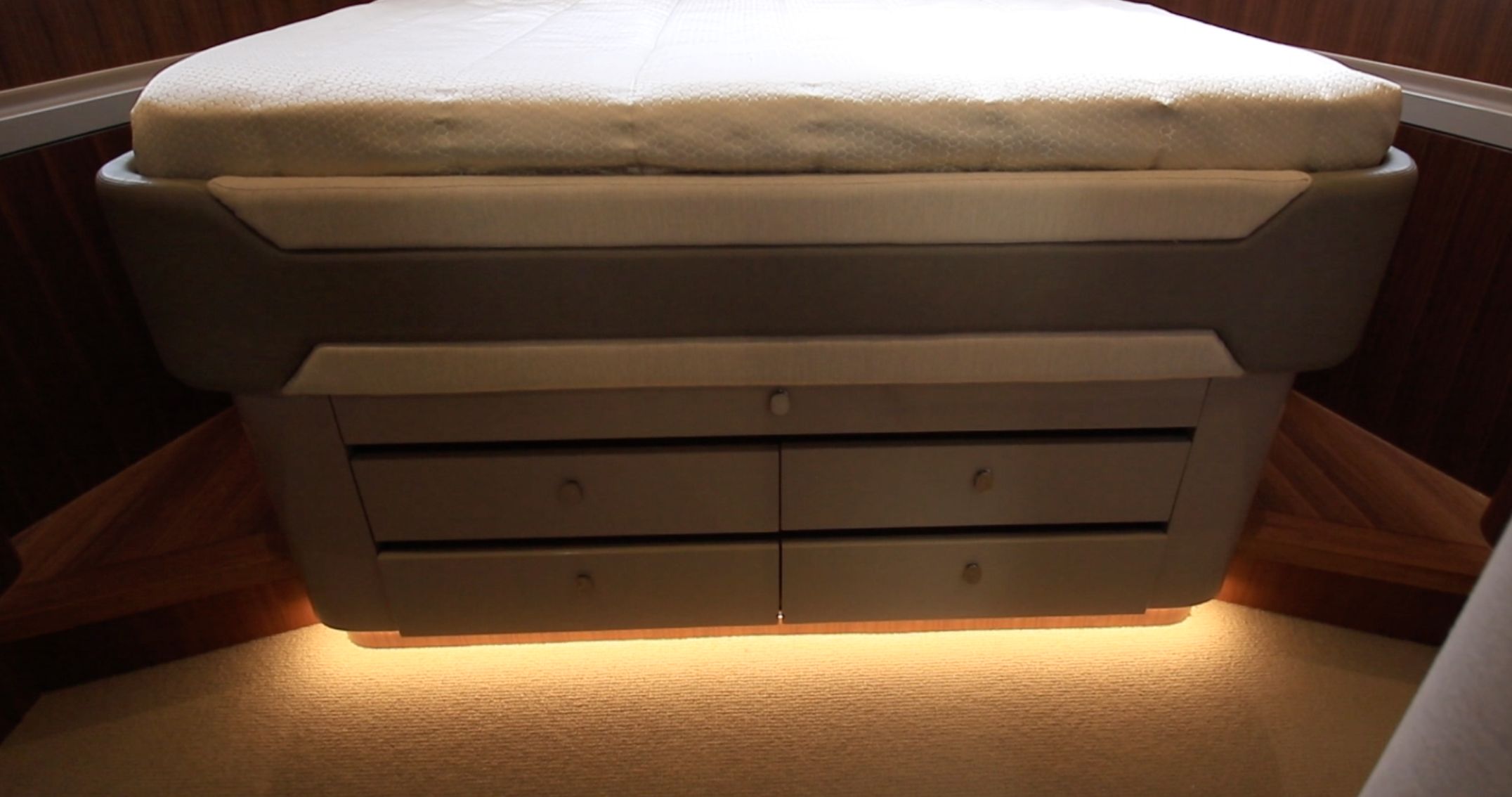 Riviera Belize 66 Daybridge