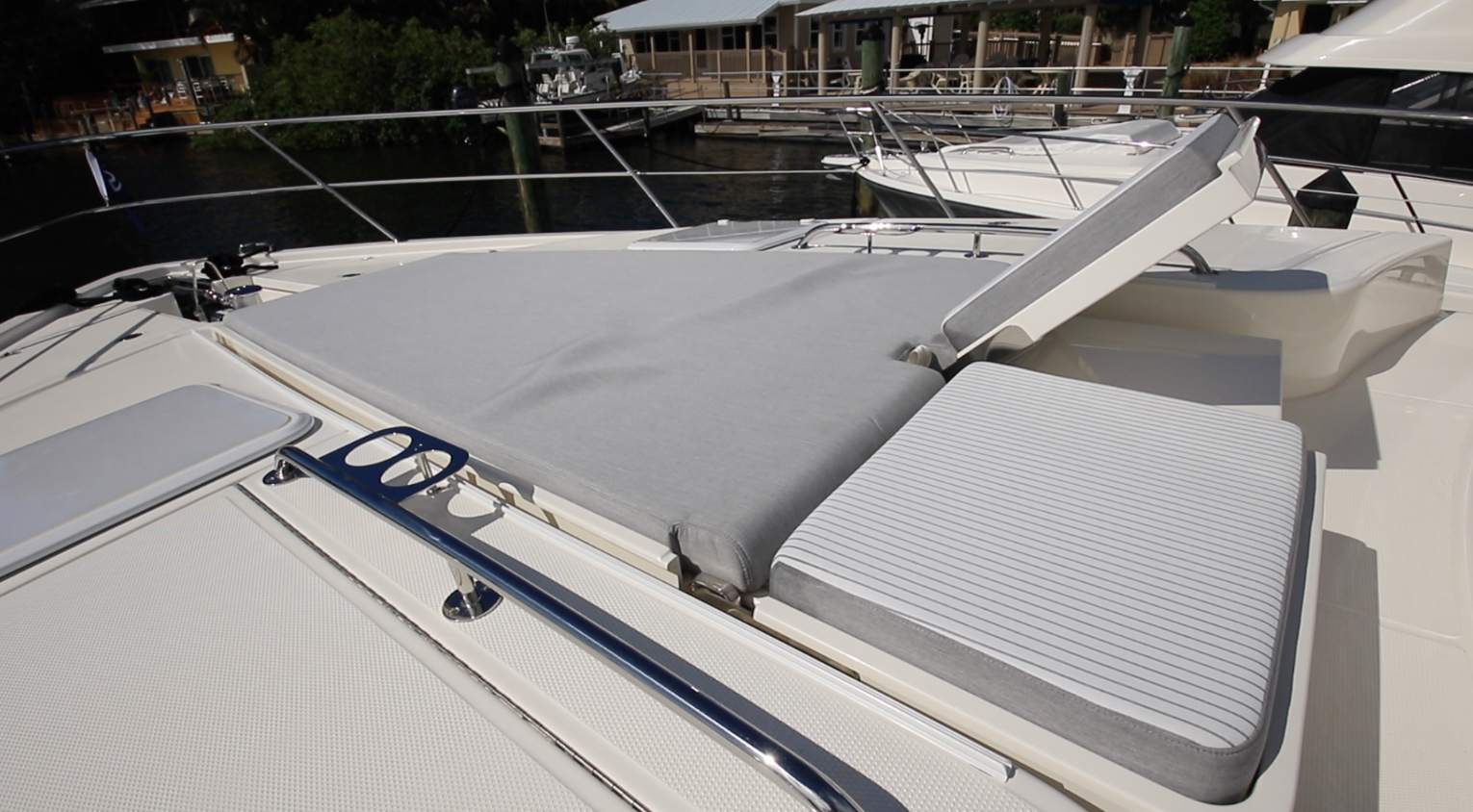 Riviera 505 SUV bow sun pad