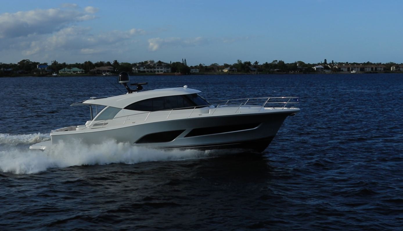 Riviera 505 SUV cruising