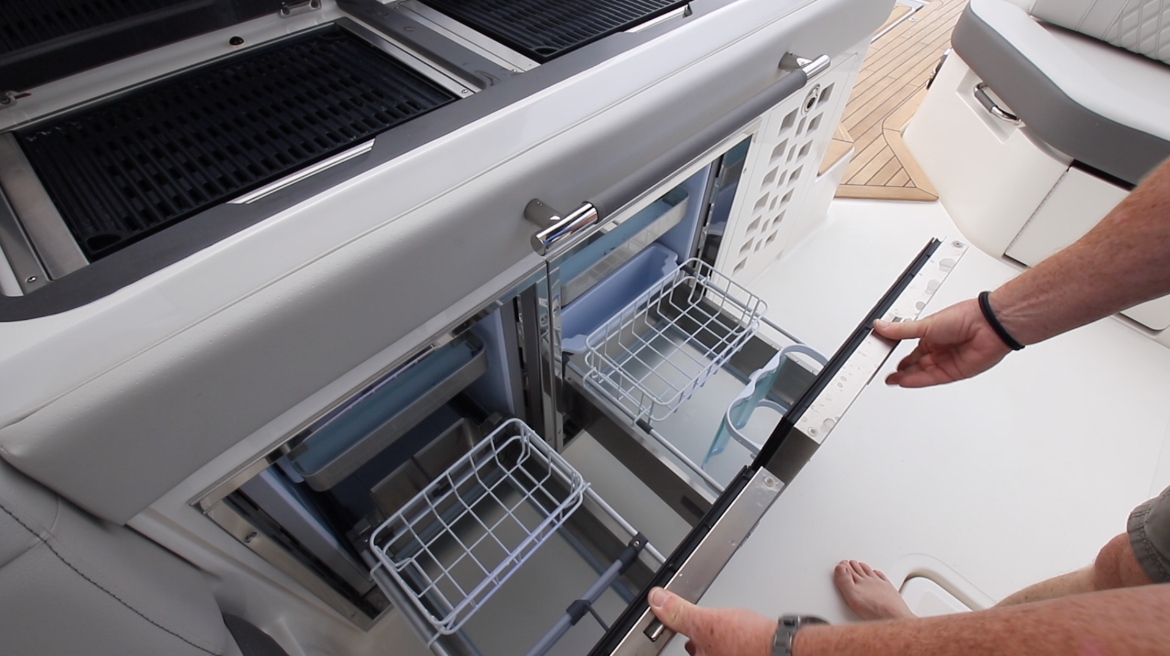 Sea Ray SLX 400 OB Refrigerators