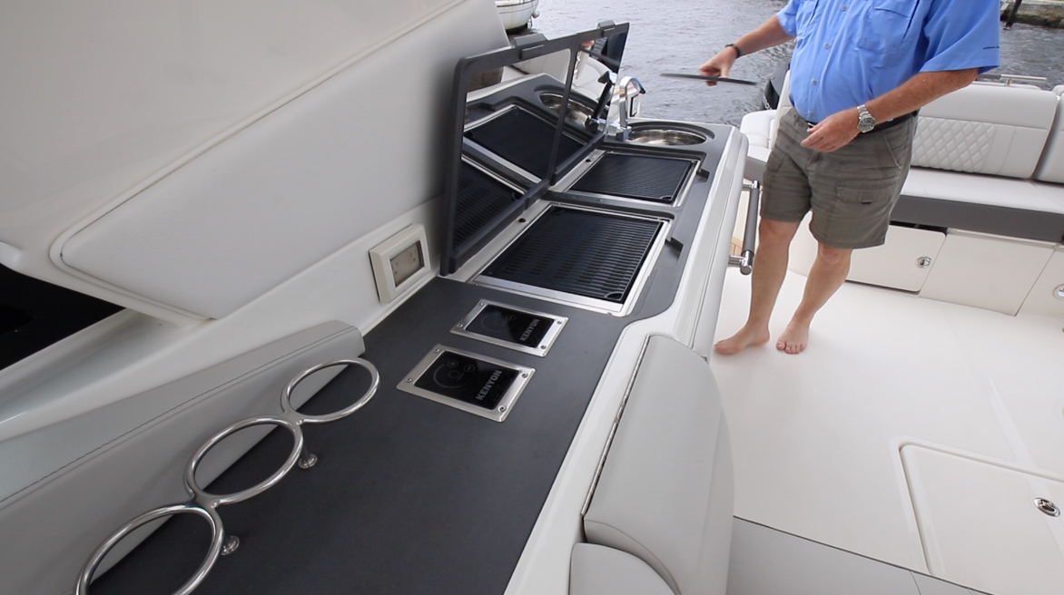 Sea Ray SLX 400 OB Grill