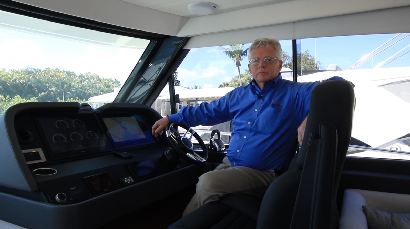 Riviera 505 SUV helm