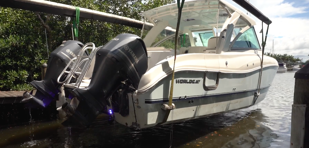 World Cat 325 DC, Boat lift, BoatTEST